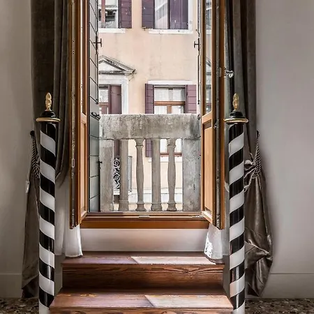 La Corte Dei Cuoridoro 2 Canal View Apartment Venice
