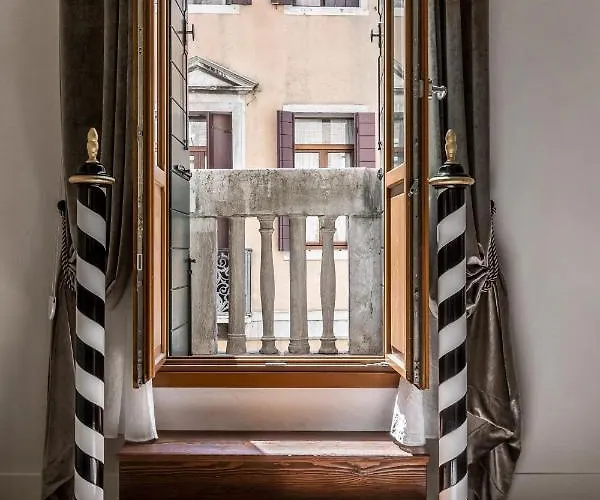 La Corte Dei Cuoridoro 2 Canal View Apartment Venice